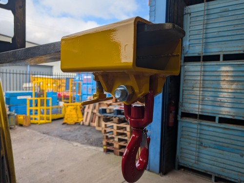 Forklift mounted lifting hook - lifting,
