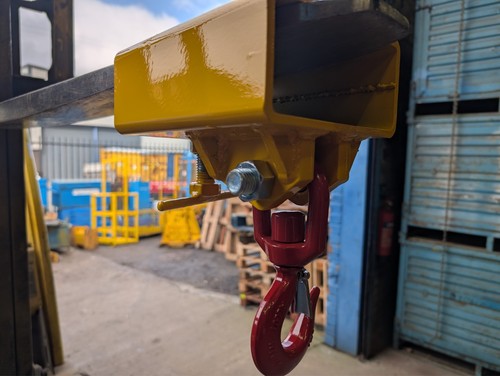 Forklift mounted lifting hook - mounted,